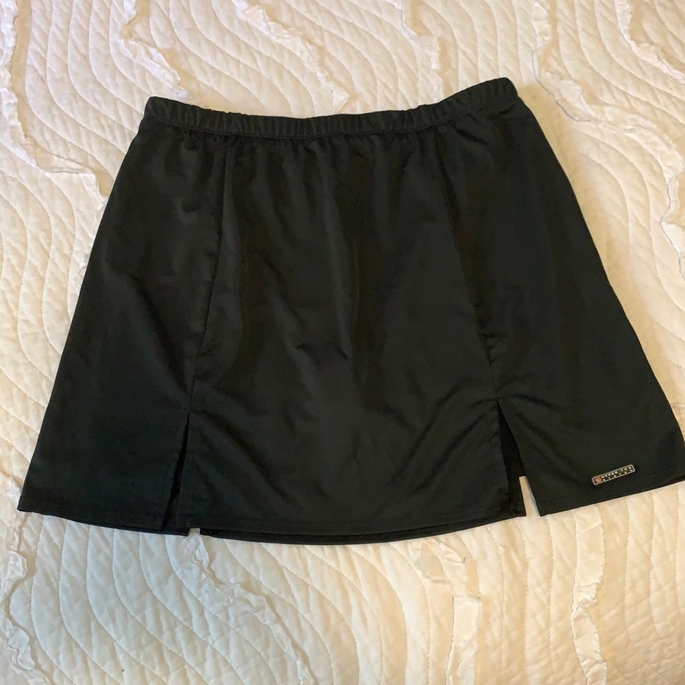 Women’s WILSON tennis skirt Sz L Black
